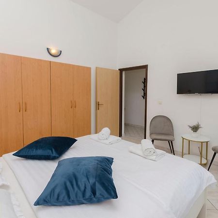 Apartments Anton ヴォディツェ エクステリア 写真